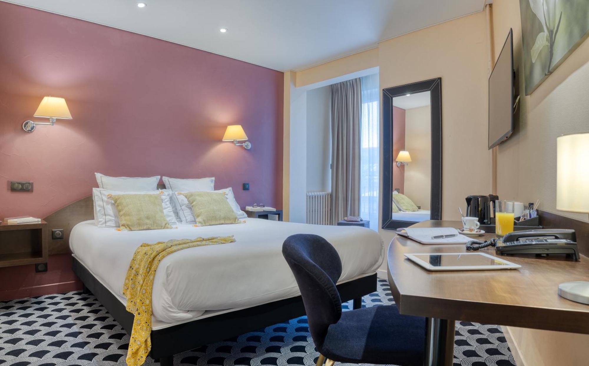 Brit Hotel Les Voyageurs Loudeac Exterior photo