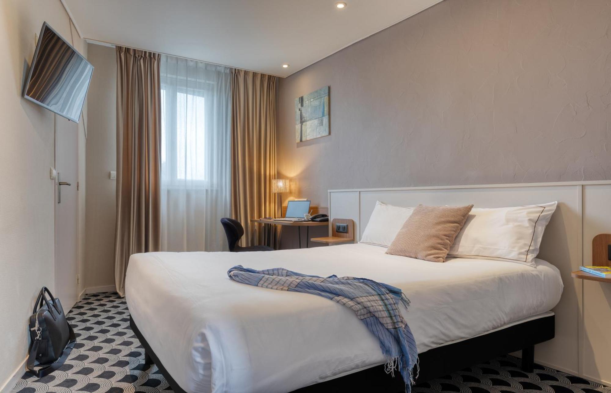 Brit Hotel Les Voyageurs Loudeac Exterior photo