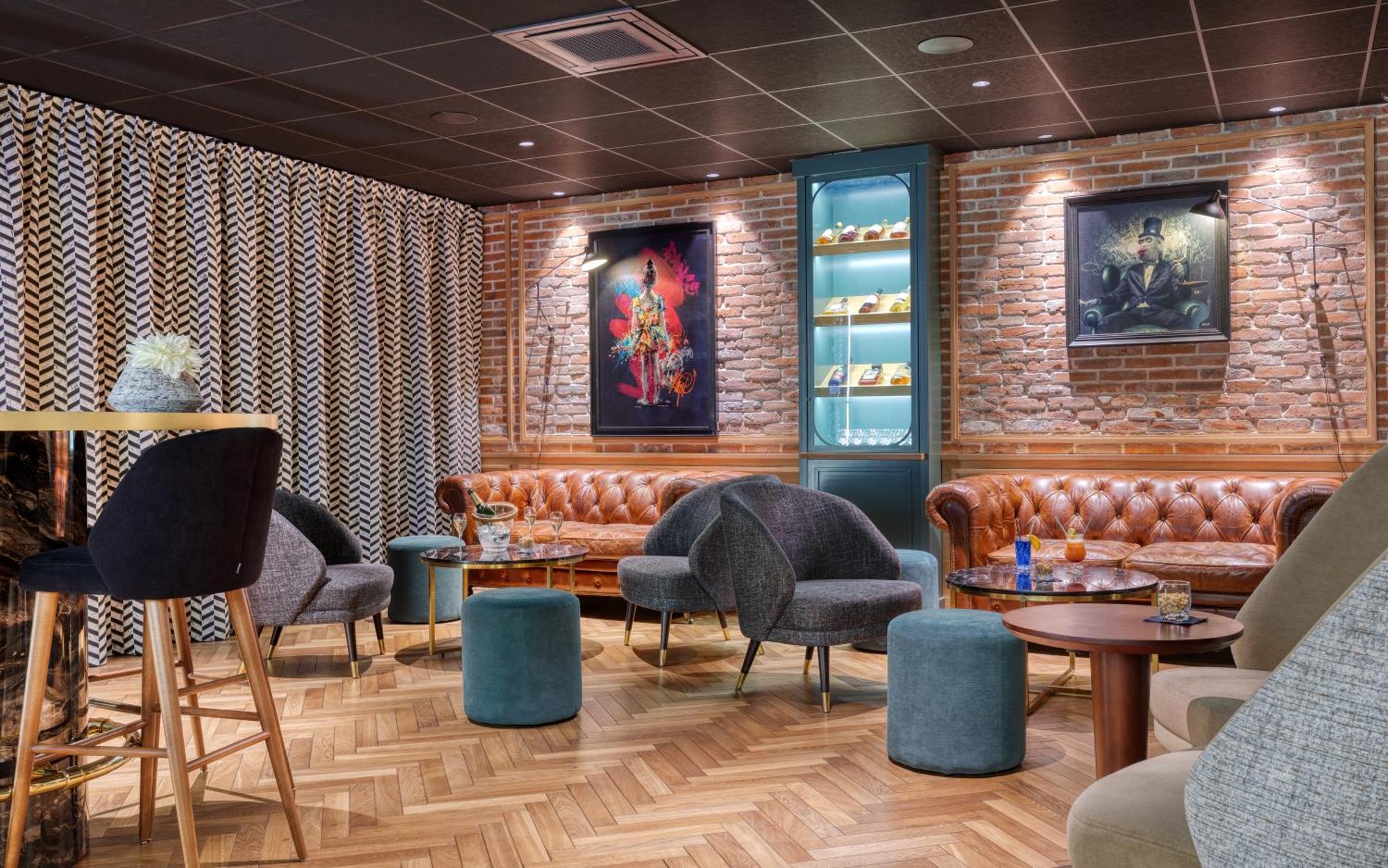 Brit Hotel Les Voyageurs Loudeac Exterior photo
