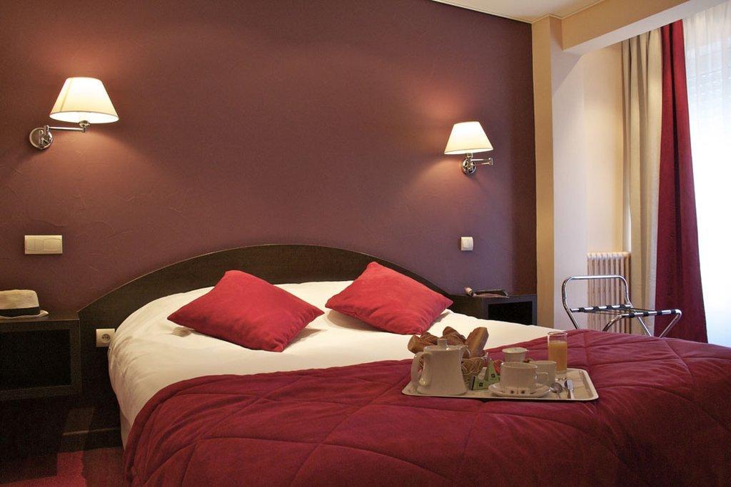 Brit Hotel Les Voyageurs Loudeac Exterior photo